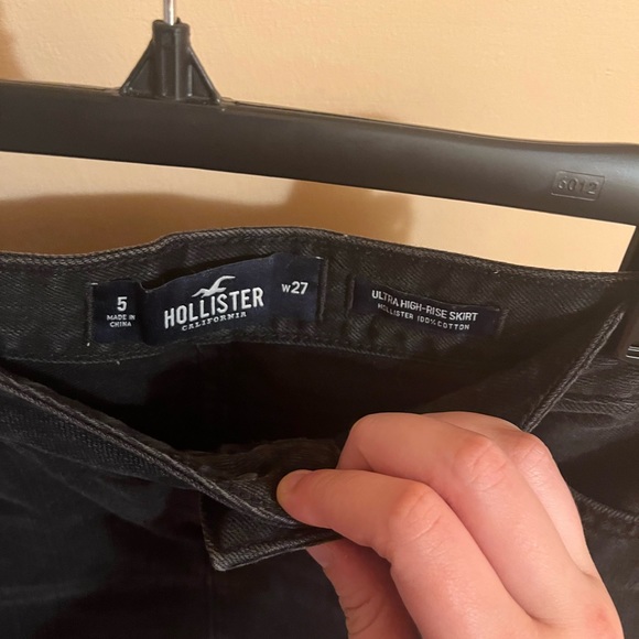 Hollister Ultra High-Rise Denim Skirt in Black - Picture 2 of 3